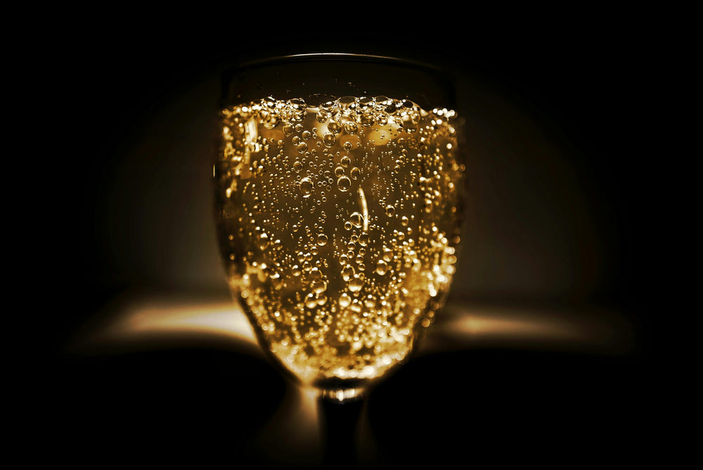
                  
                    Von Crémant bis Champagner – Sparkling Wine & Champagner Seminar in der Artbar F37
                  
                